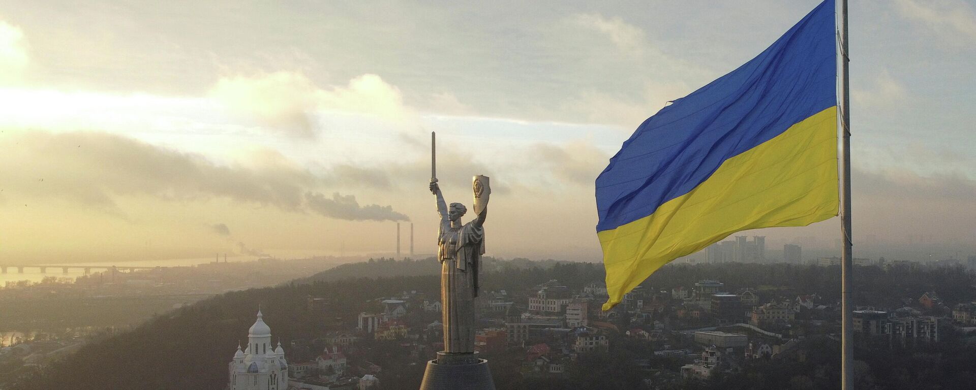 La bandera de Ucrania en Kiev - Sputnik Mundo, 1920, 17.12.2021
