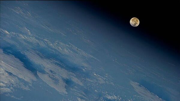 La Luna llena sobre la Tierra. - Sputnik Mundo