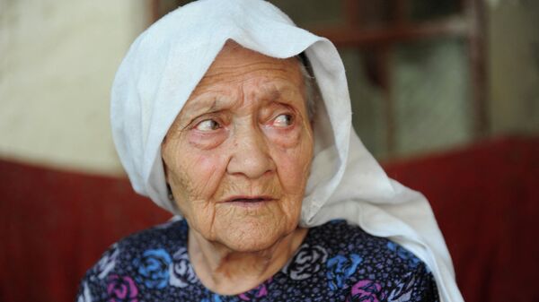 Alimihan Seyiti, reconocida como la ciudadana más longeva de China, en su casa, en la prefectura de Kasgar, la región autónoma de Xinjiang, el 16 de agosto de 2013 - Sputnik Mundo