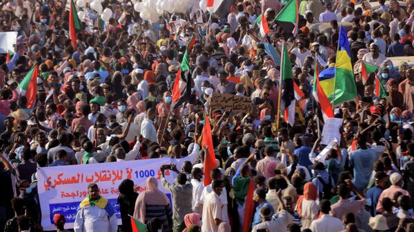 Protestas contra el golpe militar en la capital de Sudán, Jartum - Sputnik Mundo