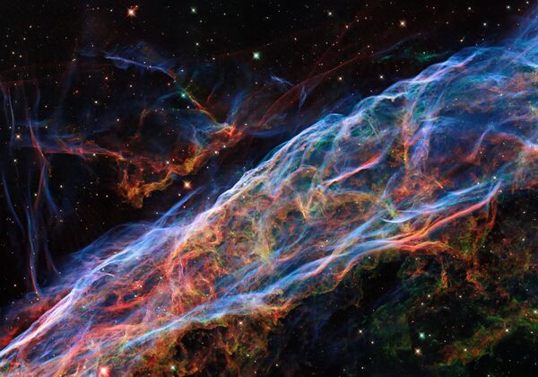 Una nueva imagen de la nebulosa del Velo, la parte visible del llamado bucle de Cygnus, un gran remanente de supernova en esta constelación. - Sputnik Mundo