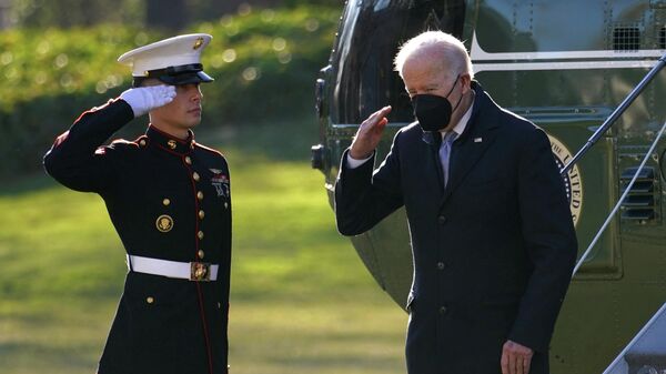 Joe Biden, presidente de EEUU, arriba a la Casa Blanca. - Sputnik Mundo