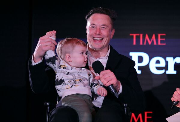 El fundador de SpaceX y CEO de Tesla, Elon Musk, fue nombrado el &#x27;hombre del año&#x27; por la revista Time, mientras que su empresa SpaceX obtuvo un contrato de 2.900 millones de dólares con la NASA para llevar astronautas a la Luna. - Sputnik Mundo