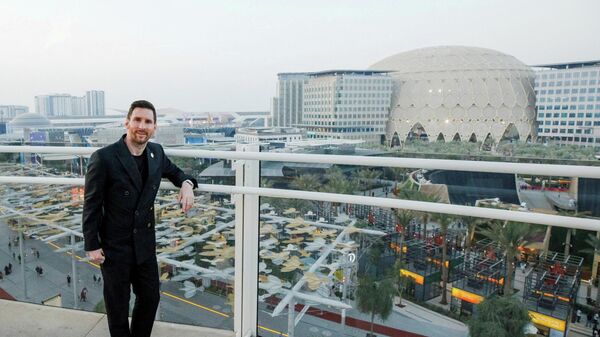 El futbolista argentino Lionel Messi de visita en la Expo Dubai celebrada en diciembre de 2021 - Sputnik Mundo