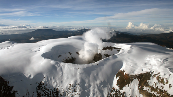 El volcán Nevado del Ruiz en Colombia - Sputnik Mundo