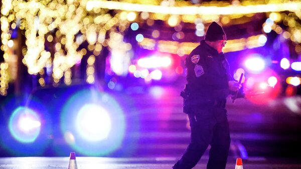 Un policía en el lugar de tiroteo en Denver, Colorado - Sputnik Mundo