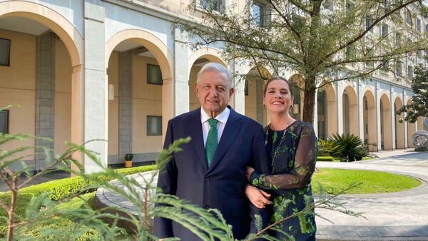 Andrés Manuel López Obrador y Beatriz Gutiérrez Müller, la pareja presidencial. - Sputnik Mundo