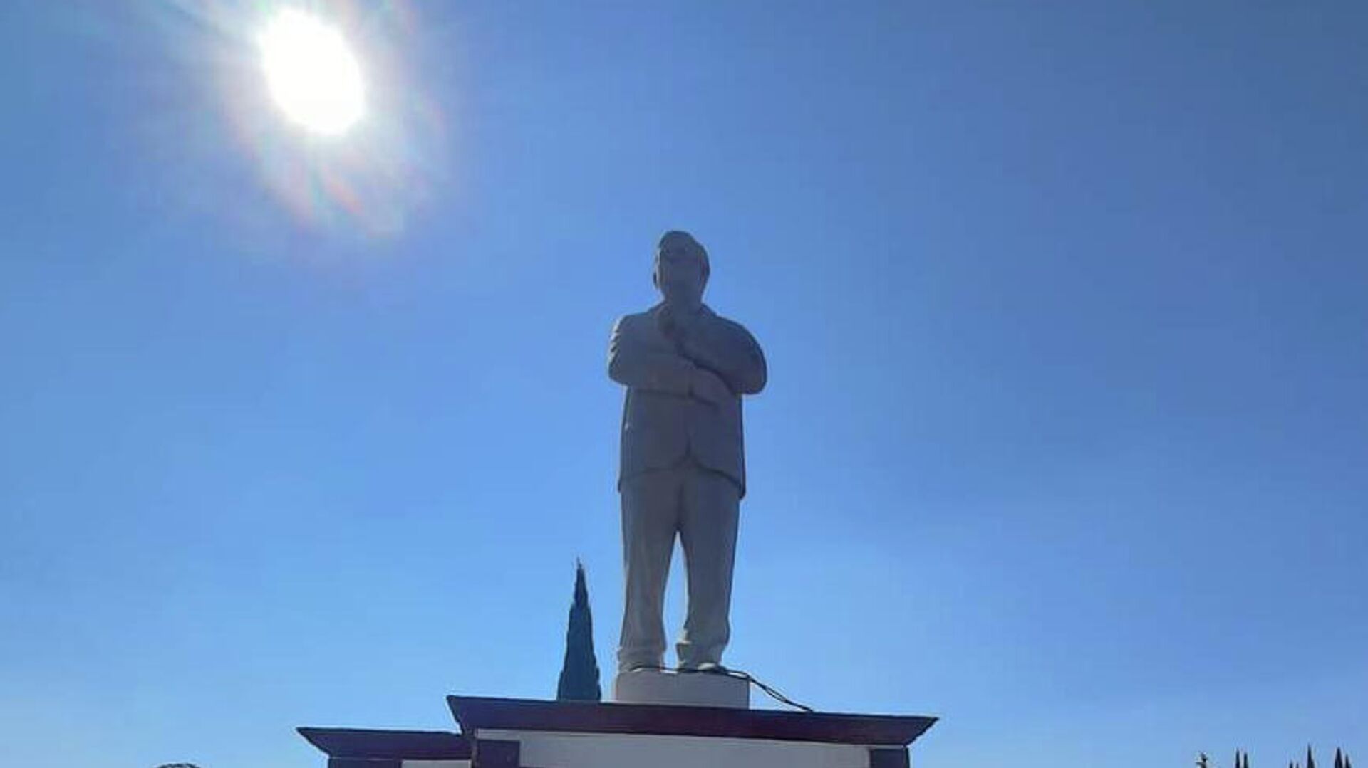 La estatua de AMLO en Atlacomulco había sido develada apenas el 29 de diciembre pasado  - Sputnik Mundo, 1920, 03.01.2022