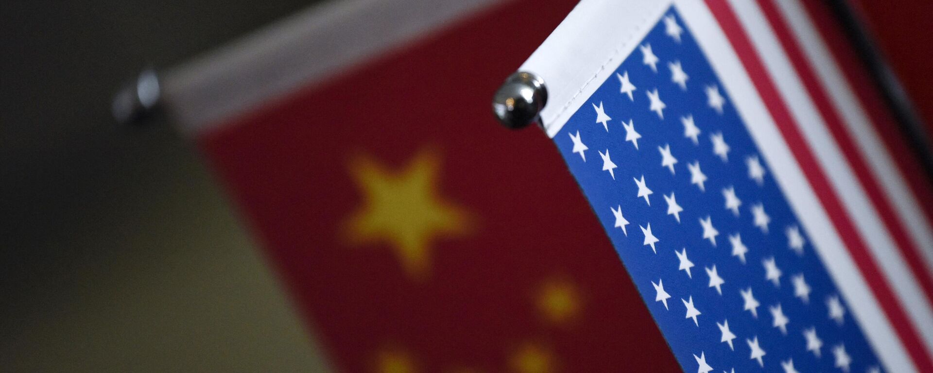 Banderas de China y EEUU - Sputnik Mundo, 1920, 03.01.2022
