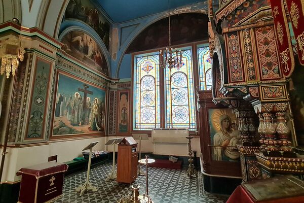 La mayoría del arte y el iconostasio de mayólica de la Catedral de la Santísima Trinidad fueron traídos desde Rusia como donaciones La mayoría del arte y el iconostasio de mayólica de la Catedral de la Santísima Trinidad fueron traídos desde Rusia como donaciones - Sputnik Mundo
