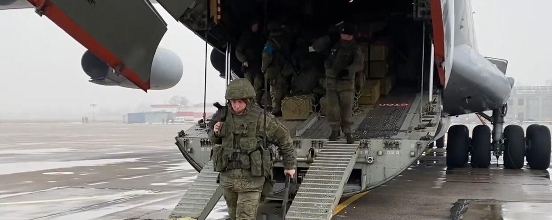 La llegada del contingente de paz ruso de la OTSC a Kazajistán La llegada del contingente de paz ruso de la OTSC a Kazajistán - Sputnik Mundo, 1920, 07.01.2022