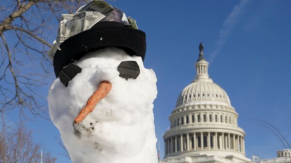 Снеговик у здания Капитолия в Вашингтоне - Sputnik Mundo