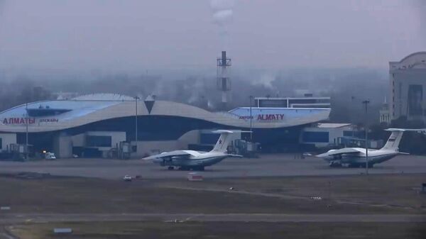 El aeropuerto de Almaty - Sputnik Mundo