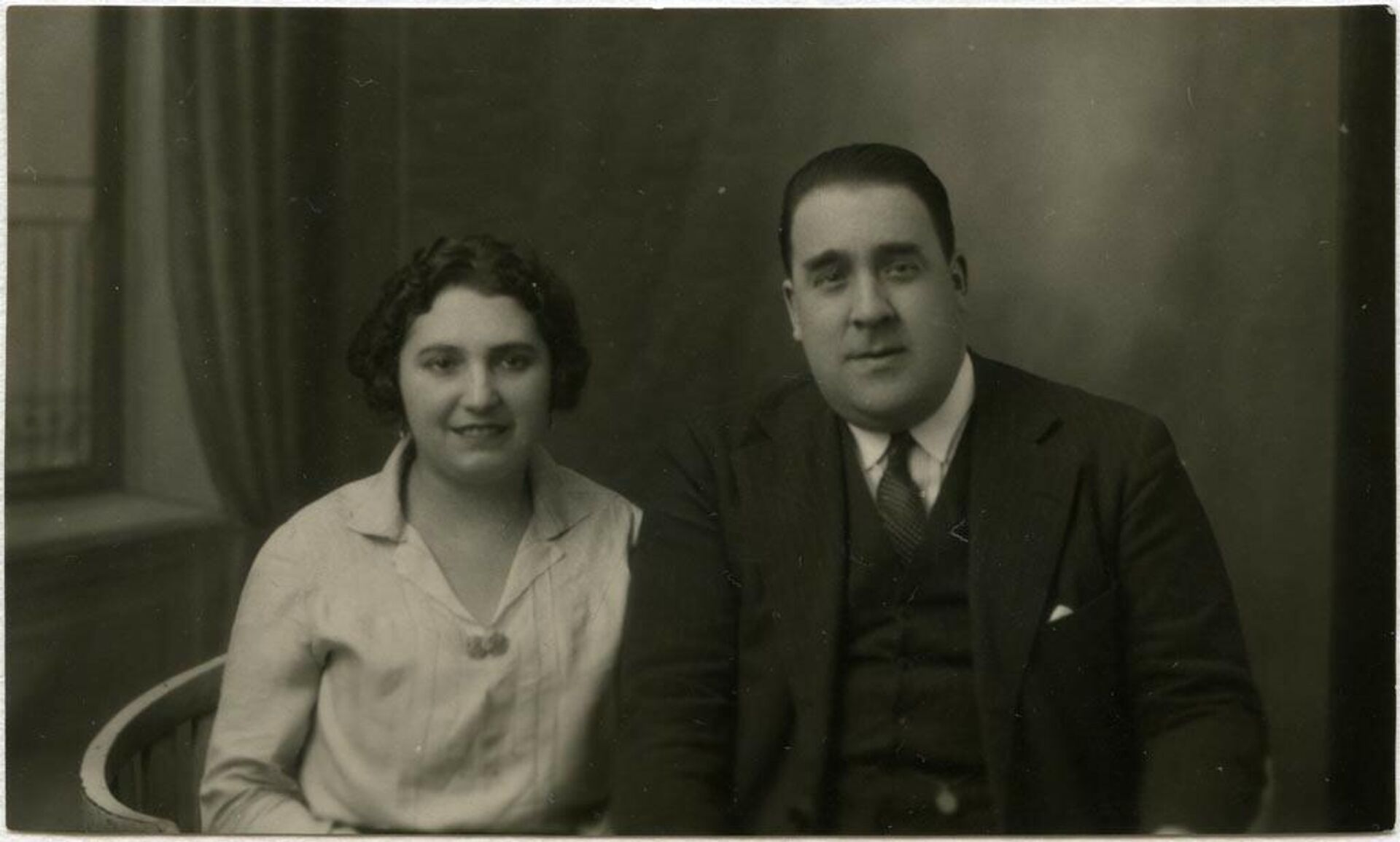 Natalio Cayuela y su mujer, Amparo, en una foto familiar - Sputnik Mundo, 1920, 13.01.2022