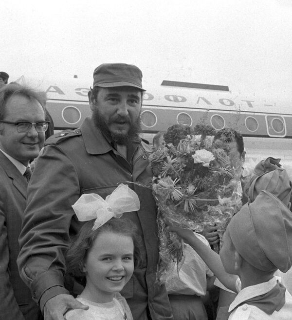 Un encuentro con Fidel Castro en el aeropuerto de la ciudad Voronezh, el 1 de julio de 1972. - Sputnik Mundo