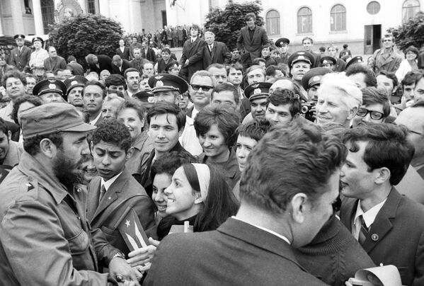 Fidel Castro durante una visita a Minsk (actual capital de Bielorrusia), el 1 de julio de 1972. - Sputnik Mundo
