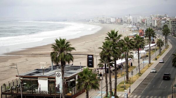 Una costa chilena tras la alerta de tsunami - Sputnik Mundo