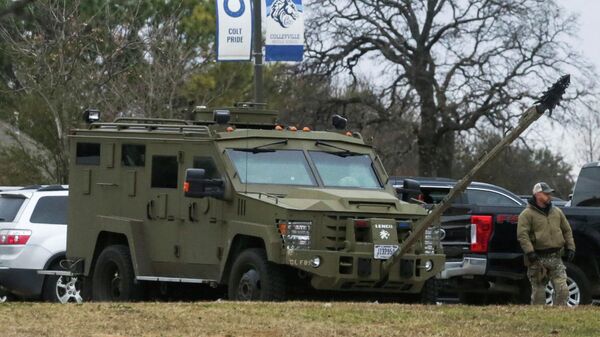 Un vehículo militar cerca de sinagoga en Texas - Sputnik Mundo