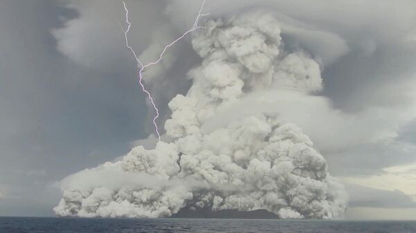 Erupción del volcán Hunga en las islas de Tonga - Sputnik Mundo