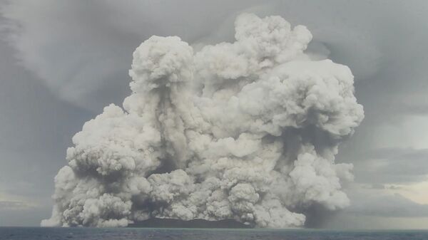 Erupción del volcán submarino Hunga Tonga-Hunga-Haapai - Sputnik Mundo