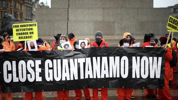 Una protesta en Londres, los manifestantesque piden el cierre del campo de detención de Guantánamo - Sputnik Mundo