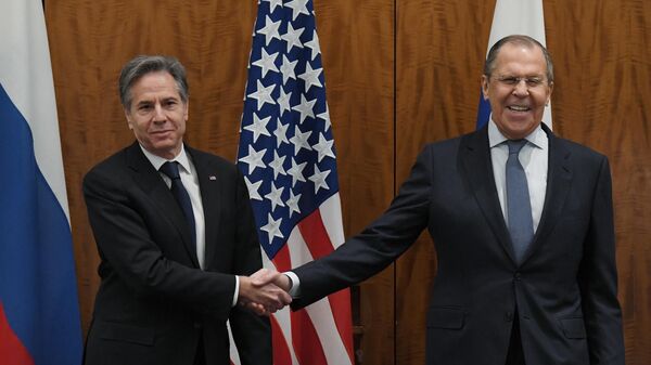 El ministro de Asuntos Exteriores de Rusia, Serguéi Lavrov, y su homólogo estadounidense, Antony Blinken - Sputnik Mundo
