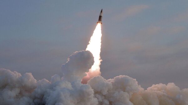 Corea del Norte realiza el lanzamientos de dos misiles guiados tácticos, el 17 de enero de 2022 - Sputnik Mundo