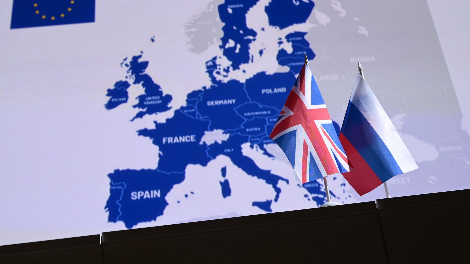 Banderas del Reino Unido y Rusia - Sputnik Mundo, 1920, 31.01.2022