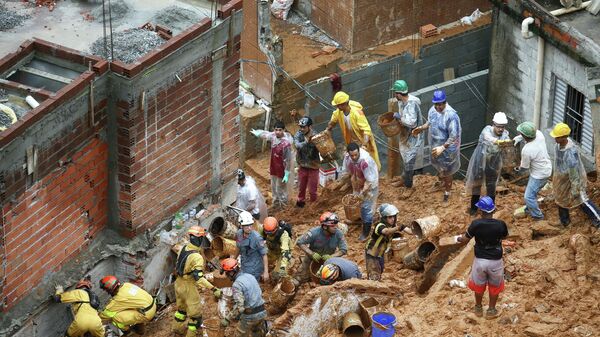 Deslizamiento causado por las lluvias en el estado de Sao Paulo - Sputnik Mundo