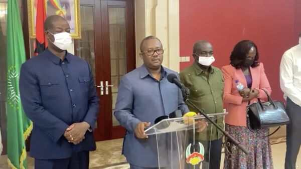 El presidente de Guinea-Bisáu, Umaro Sissoco Embalo, habla con los medios de comunicación en Bisáu - Sputnik Mundo