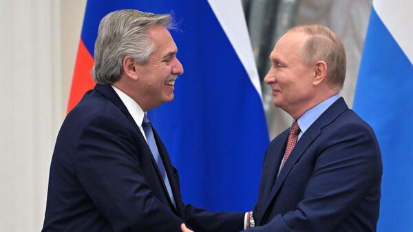 El presidente de Argentina, Alberto Fernández, y el presidente de Rusia, Vladímir Putin - Sputnik Mundo