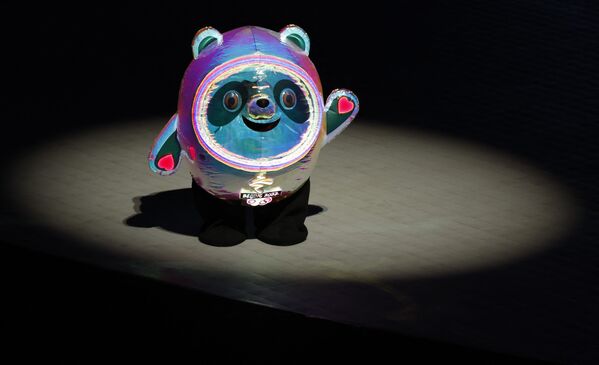 La mascota de los JJOO de Invierno de Pekín, el oso panda Bing Dwen Dwen. - Sputnik Mundo