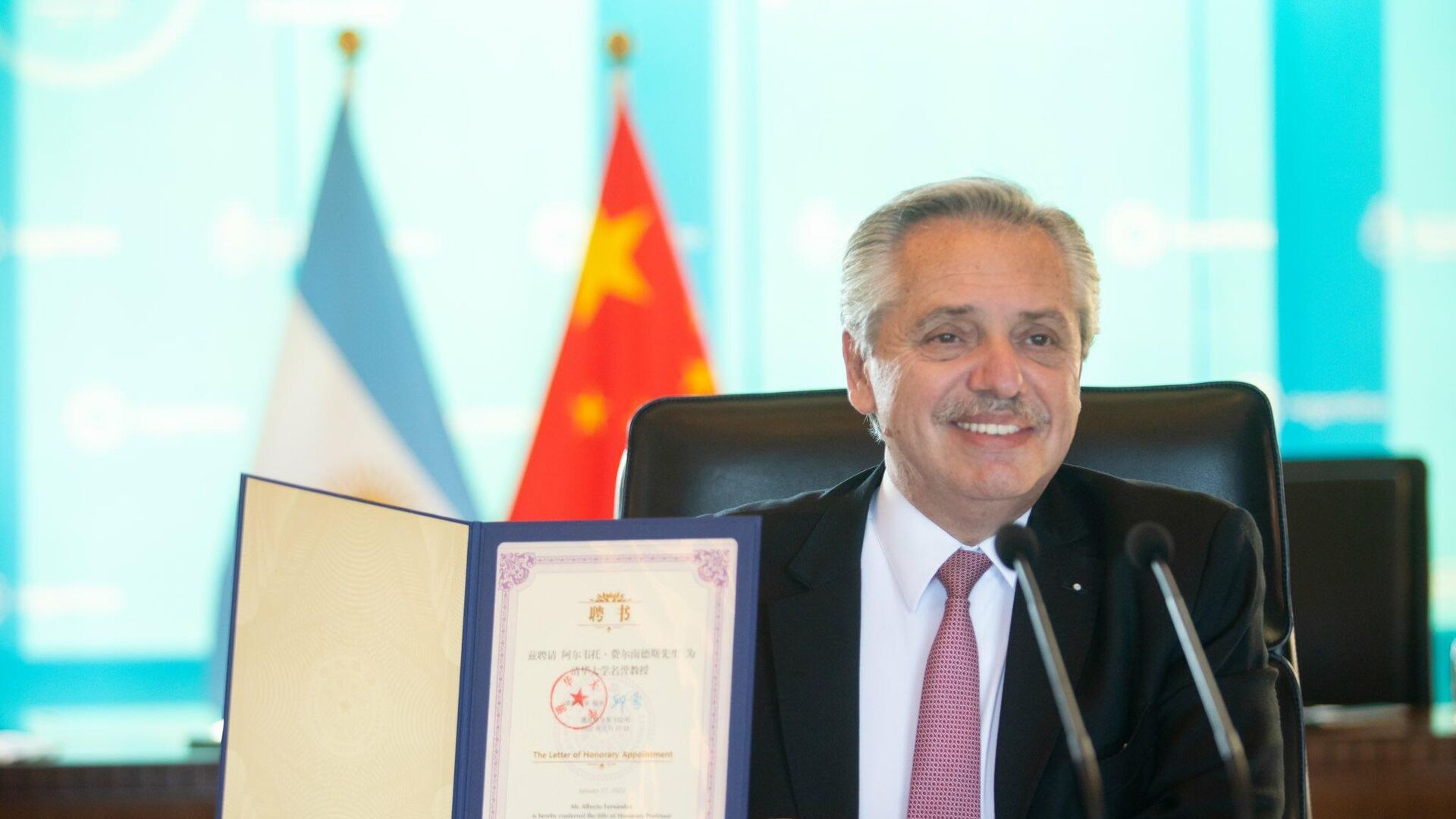 Alberto Fernández, presidente argentino recibe honoris causa de principal universidad china - Sputnik Mundo, 1920, 04.02.2022