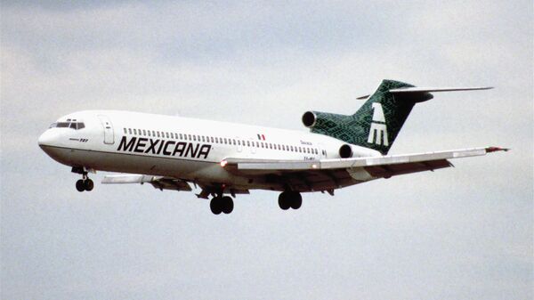 Un Boeing 727 a cargo de la aerolínea Mexicana. - Sputnik Mundo