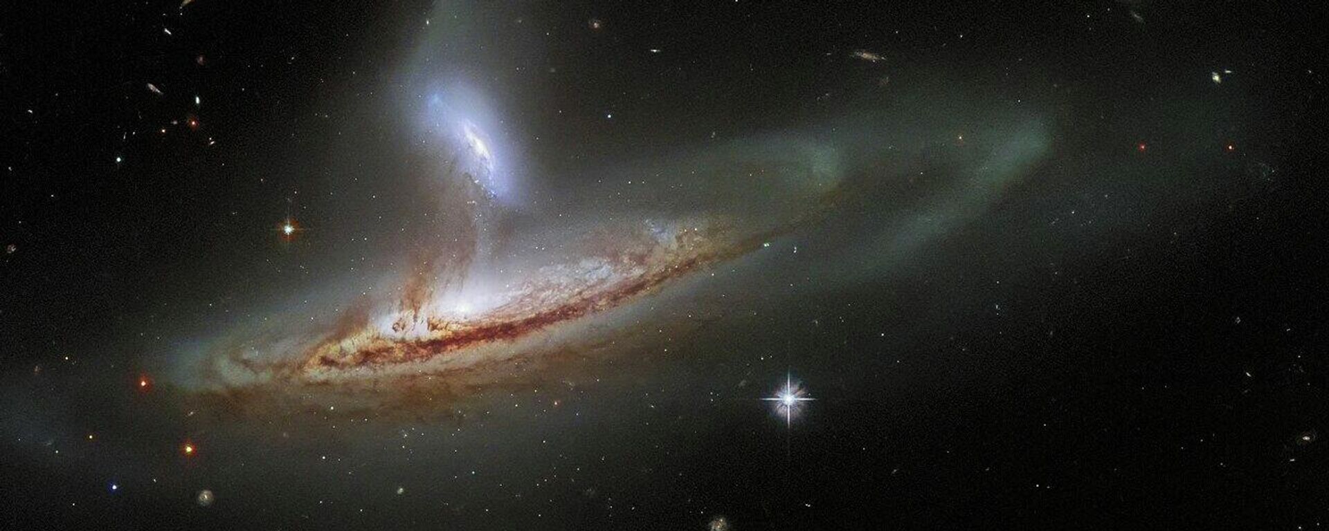 Una impresionante interacción entre dos galaxias captada por el telescopio Hubble - Sputnik Mundo, 1920, 24.12.2022