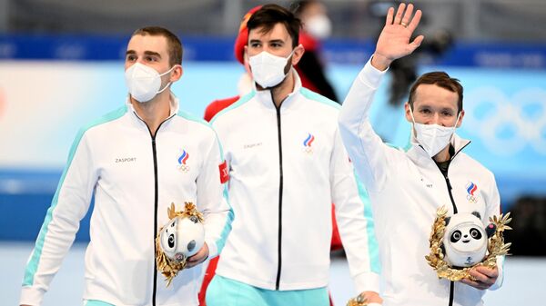 El equipo ruso de patinaje integrado por Seguéi Trofímov, Daniil Aldoshkin y Ruslán Zajárov - Sputnik Mundo