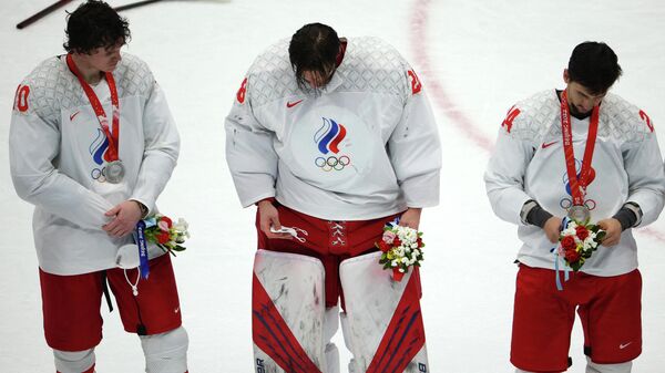 El equipo del Comité Olímpico de Rusia logró la medalla de plata en la final de hockey hielo masculino de los Juegos de Invierno de Pekín 2020 - Sputnik Mundo