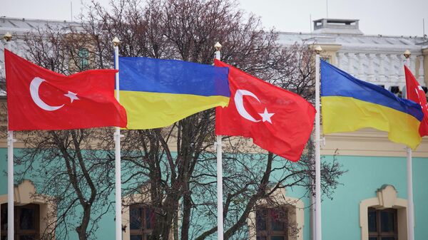 Las banderas de Turquía y Ucrania - Sputnik Mundo