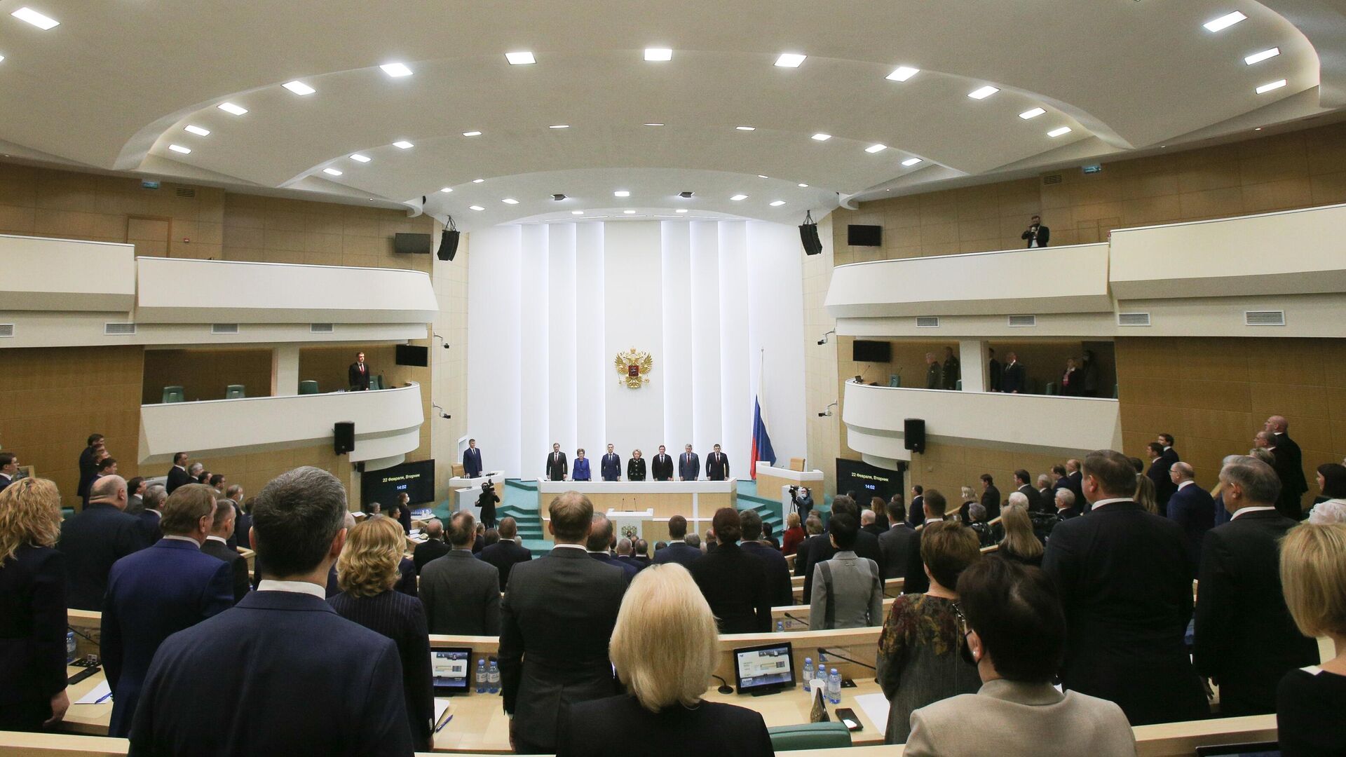 Senadores en pleno del Consejo de la Federación de Rusia - Sputnik Mundo, 1920, 22.02.2022