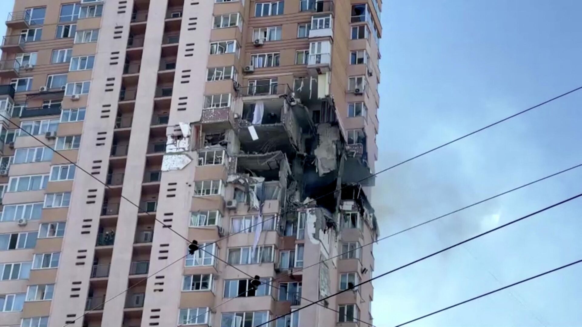 Edificio residencial destruido por un misil ucraniano - Sputnik Mundo, 1920, 26.02.2022