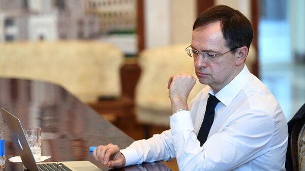 El jefe de la delegación rusa, Vladímir Medinski, en espera de las negociaciones - Sputnik Mundo
