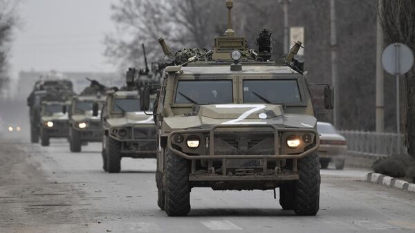 Vehículos militares del Ejército de Rusia en la frontera con Ucrania - Sputnik Mundo