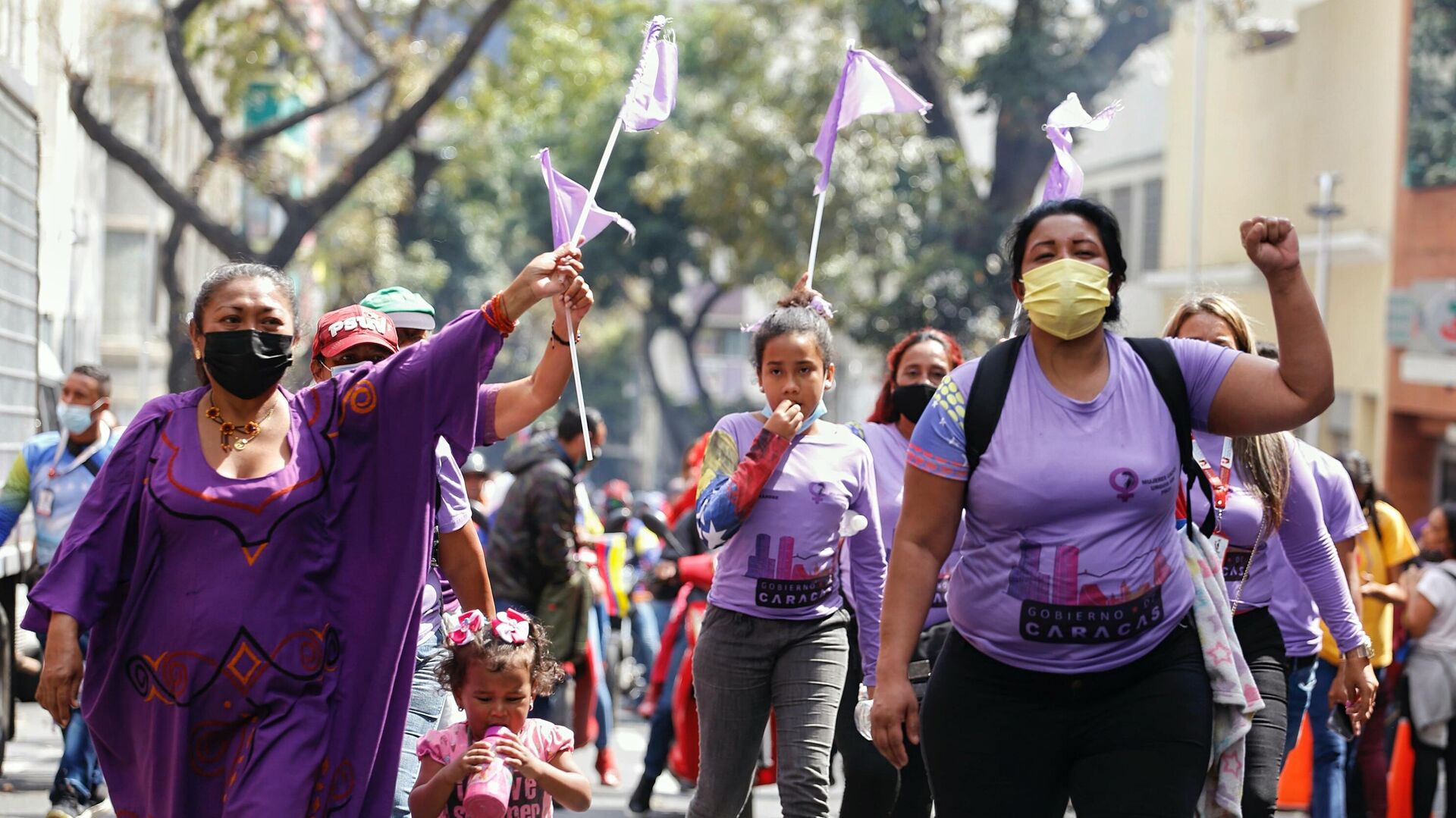 Mujeres, chavistas y antimperialistas, coreaban en la marcha por el Día Internacional de la Mujer en Caracas - Sputnik Mundo, 1920, 05.05.2022