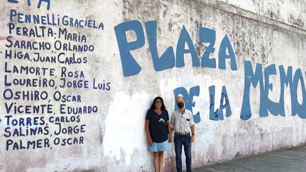 Luz Martínez y Pablo Salazar en la Plaza por la Memoria en Pompeya - Sputnik Mundo