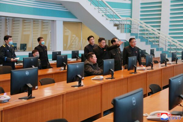 Kim Jong-un expresó su satisfacción por los resultados de la reciente prueba, que confirmó la fiabilidad del método de imagen aeroespacial y del sistema de transmisión de imágenes. - Sputnik Mundo