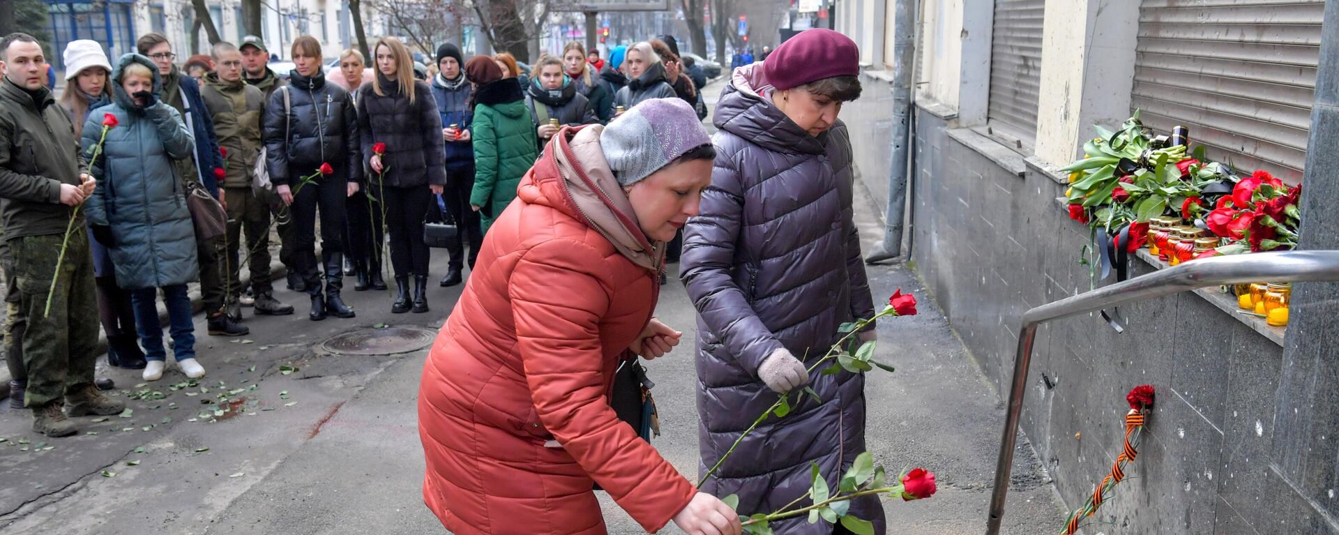 Homenaje a las víctimas del ataque con misil balístico Tochka-U en Donetsk - Sputnik Mundo, 1920, 15.03.2022