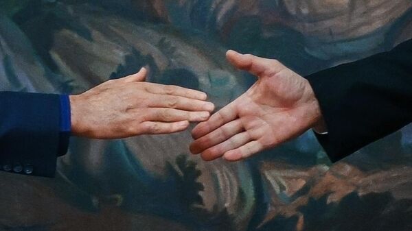 Apretón de manos (imagen referencial)  - Sputnik Mundo