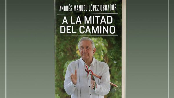 A la mitad del camino, el más reciente libro del presidente mexicano Andrés Manuel López Obrador - Sputnik Mundo