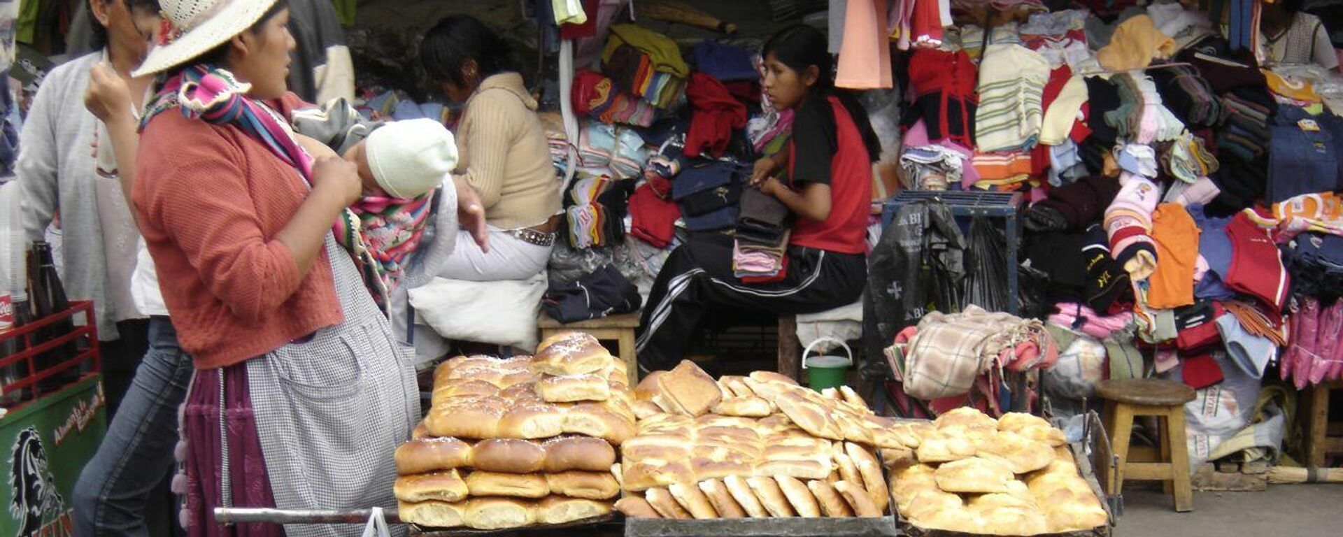 Una vendedora de pan en las calles de Bolivia - Sputnik Mundo, 1920, 18.03.2022