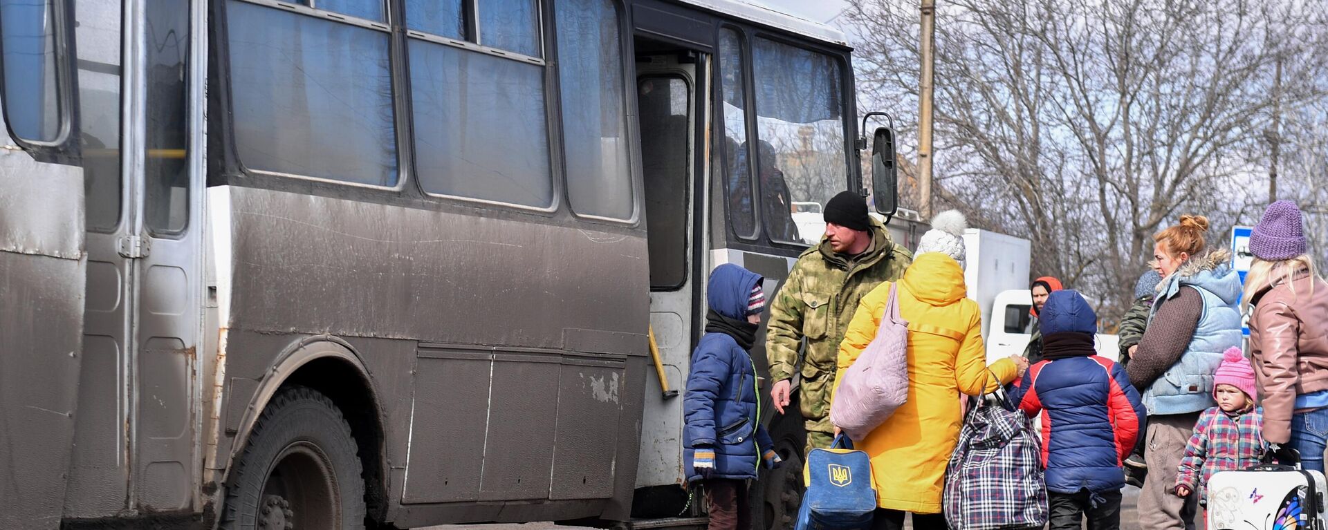 Evacuación de los habitantes de Mariúpol, organizada por el Servicio de Emergencias de la República Popular de Donetsk - Sputnik Mundo, 1920, 21.03.2022